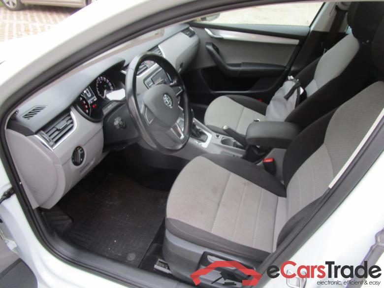 Skoda Octavia Combi Skoda Octavia (kifutó) Combi Clever 2.0 CR TDI DSG 150 LE 5d #2