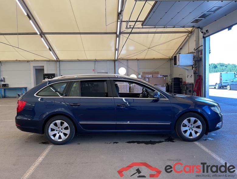 Skoda Superb Combi 1.6 CRTDI Elegance Xenon Navi Leather Klima PDC ... #2