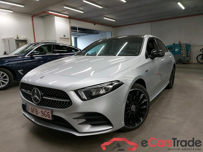 MERCEDES - MER A BERLINE 250 e 218PK DCT Pack Advantage & AMG Line & Night & Distronic Plus & Pano Roof * HYBRID * #1