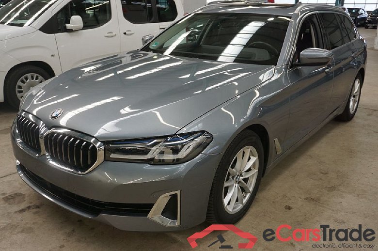 BMW 5-Serie Touring ´16 Baureihe 5 Touring 520 d xDrive Luxury Line 2.0 140KW AT8 E6d #1