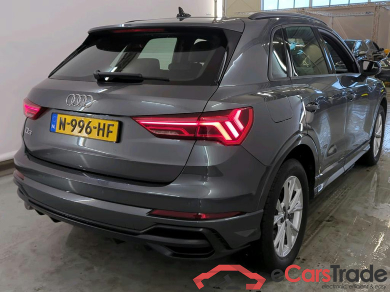 Audi Q3 45 TFSI e S tronic S edition 5d #2