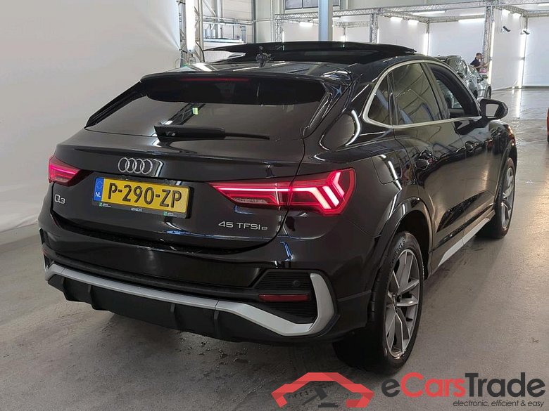 Audi Q3 Sportback 45 TFSI e S tronic S edition 5d #2