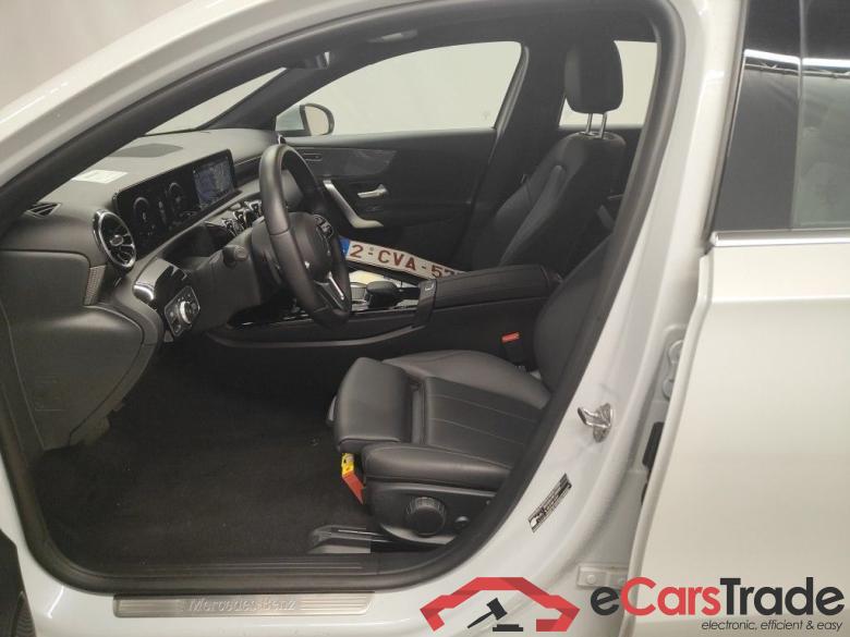 Mercedes-Benz A-Klasse A 250 e Luxury Line 5d #3