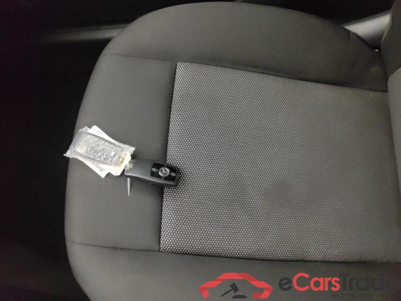 MERCEDES CLASSE A DIESEL (W177) A 180 d 116 Business Solution Essential 5d #4