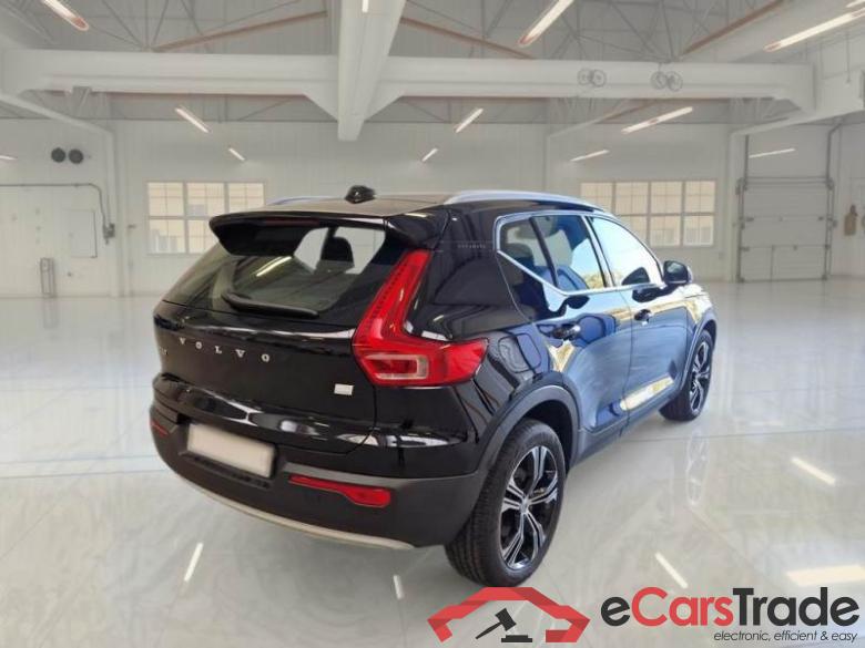 VOLVO XC40 / 2017 / 5P / SUV T5 PLUG-IN HYBRID AUTO RECH INSCRIP EXPR #2