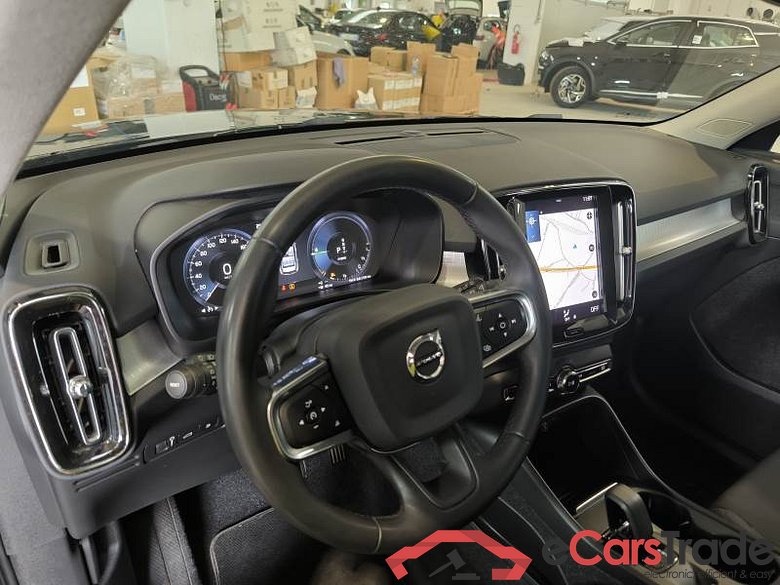 VOLVO XC40 / 2017 / 5P / SUV T4 PLUG-IN HYBRID AUTO RECH INSCRIP EXPR #3