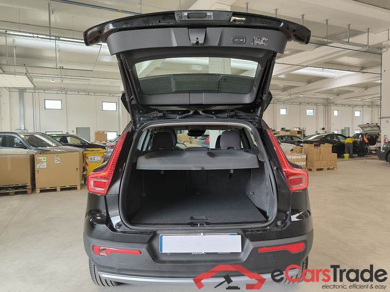 VOLVO XC40 / 2017 / 5P / SUV T4 PLUG-IN HYBRID AUTO RECH INSCRIP EXPR #5