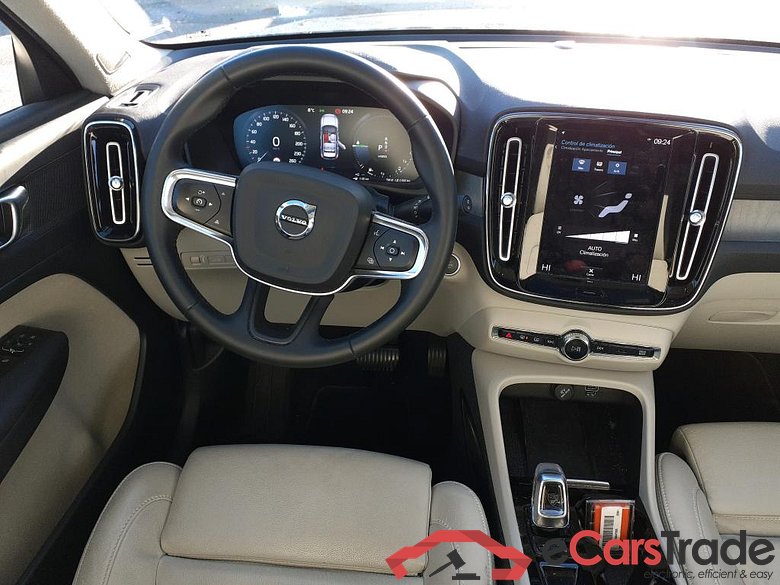 VOLVO XC40 / 2017 / 5P / todoterreno 1.5 T4 Twin Recharge Inscription Auto #3
