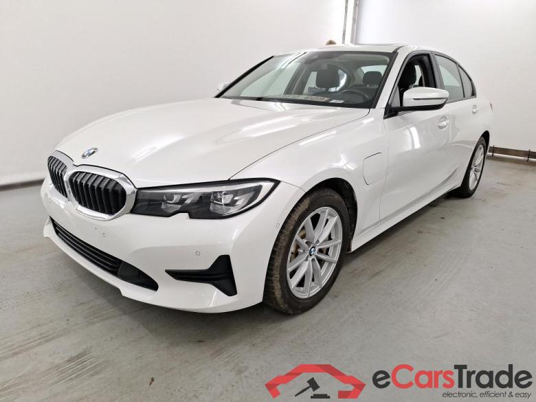 BMW 3 - 2019 330eA PHEV #1