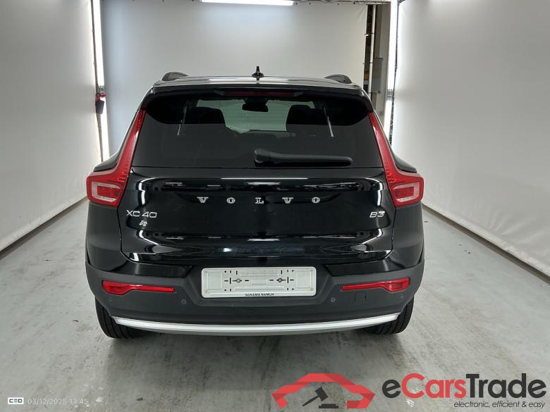 VOLVO XC40 2.0 B3 MHEV ESSENTIAL DCT #5