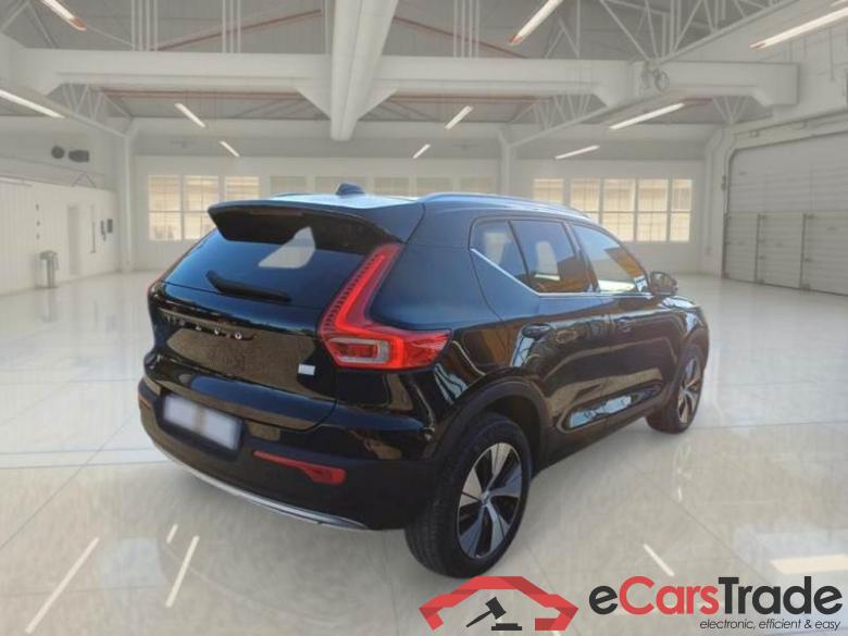 VOLVO XC40 / 2017 / 5P / SUV T4 PLUG-IN HYBRID AUTO RECH INSCRIP EXPR #2