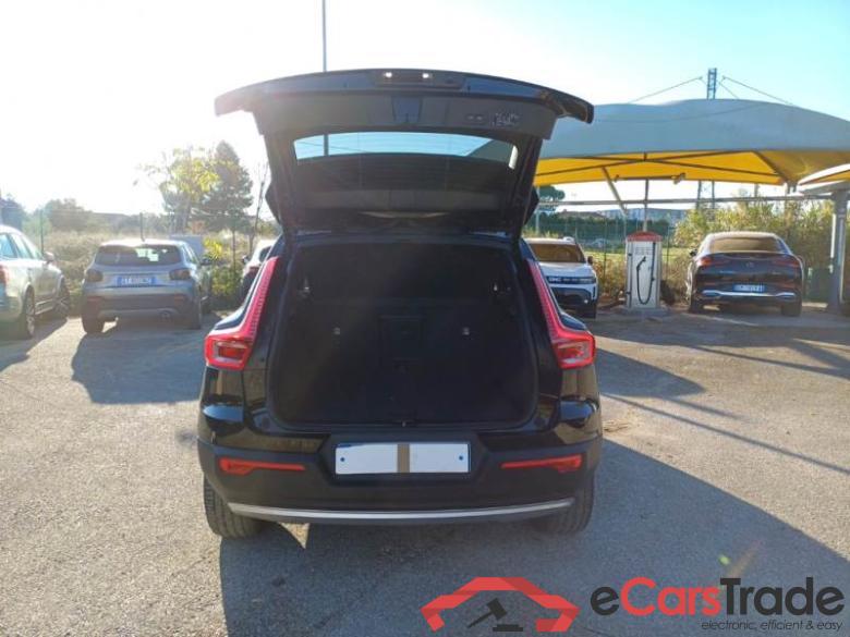 VOLVO XC40 / 2017 / 5P / SUV T4 PLUG-IN HYBRID AUTO RECH INSCRIP EXPR #5