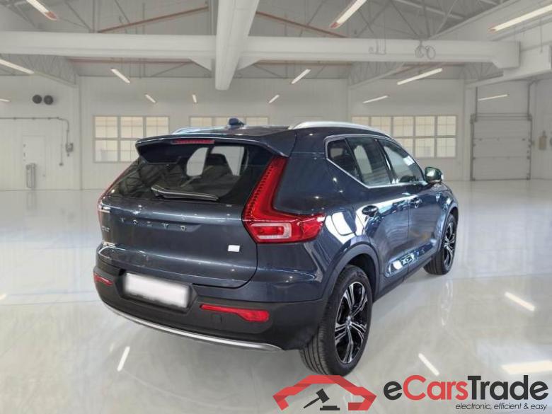 VOLVO XC40 / 2017 / 5P / SUV T5 PLUG-IN HYBRID AUTO RECH INSCRIP EXPR #2