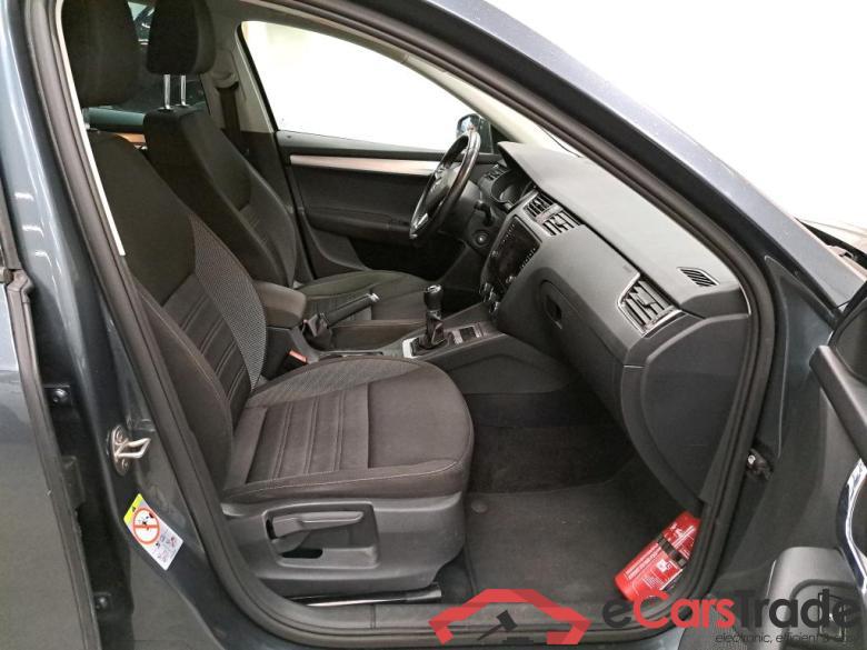 SKODA - SKO OCTAVIA COMBI CRTDI 115PK  Ambition Pack Comfort & GPS & Look & Heated Seats & PDC Front & Rear & Removable Trailer Hook #3