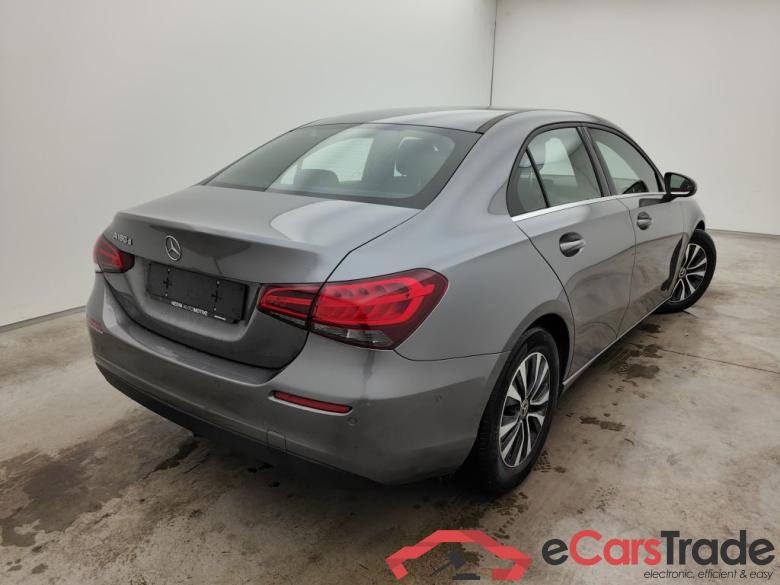 Mercedes-Benz A-Klasse Limousine A 180 d DCT Business Solution 4d #2