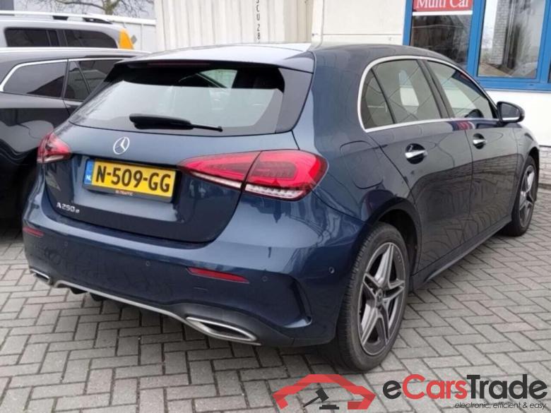 MERCEDES-BENZ A-KLASSE 250 e Premium Plus #4