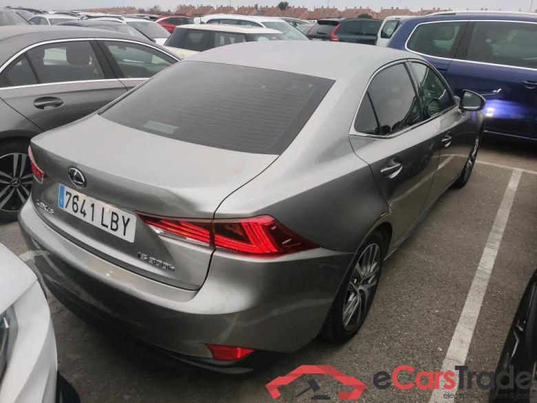 LEXUS IS / 2016 / 4P / sedán 2.5 300h Executive #2