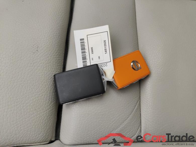 VOLVO XC60 DIESEL - 2021 2.0 B4 197 MHEV Inscription 5d #4