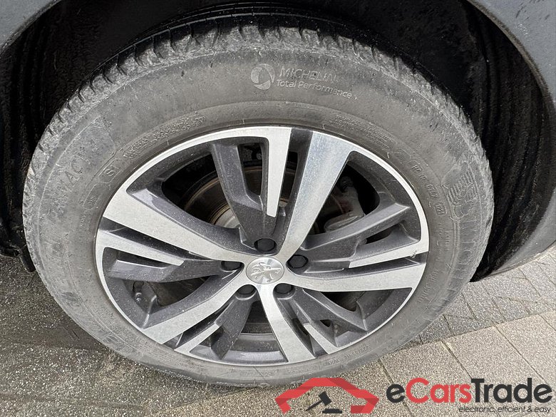 PEUGEOT 3008 1.2 PureTech Allure Pack #6