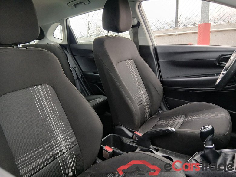 HYUNDAI i20 / 2020 / 5P / berlina con portón 1.0 TGDI 74kW (100CV) 48V Essence #6