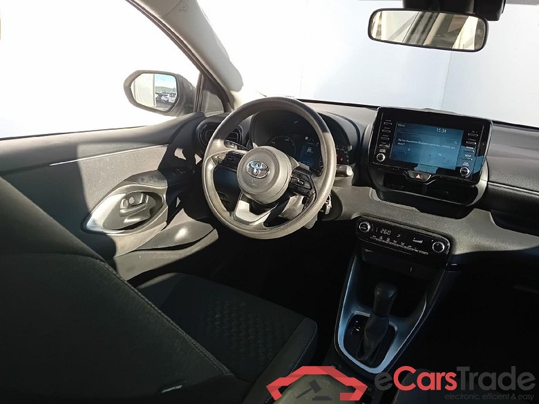 TOYOTA Yaris / 2020 / 5P / berlina con portón 1.5 120H Business Plus #3