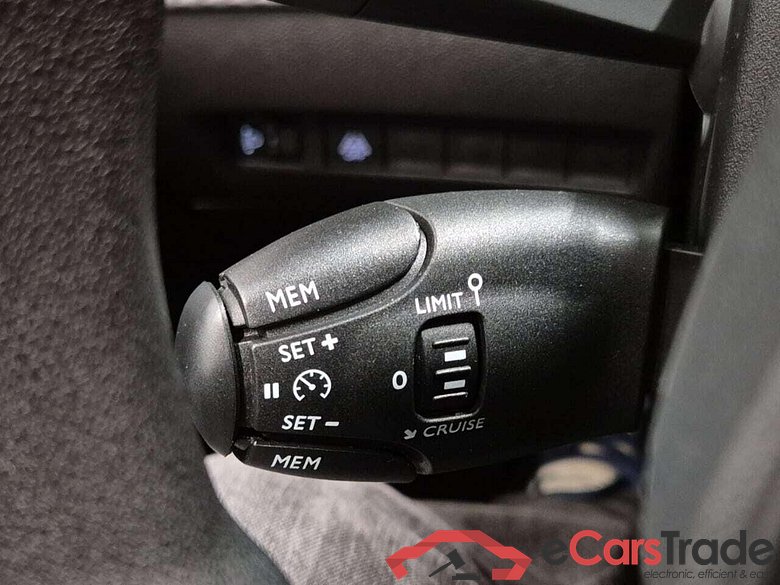 PEUGEOT 208 1.2 PureTech Like #6