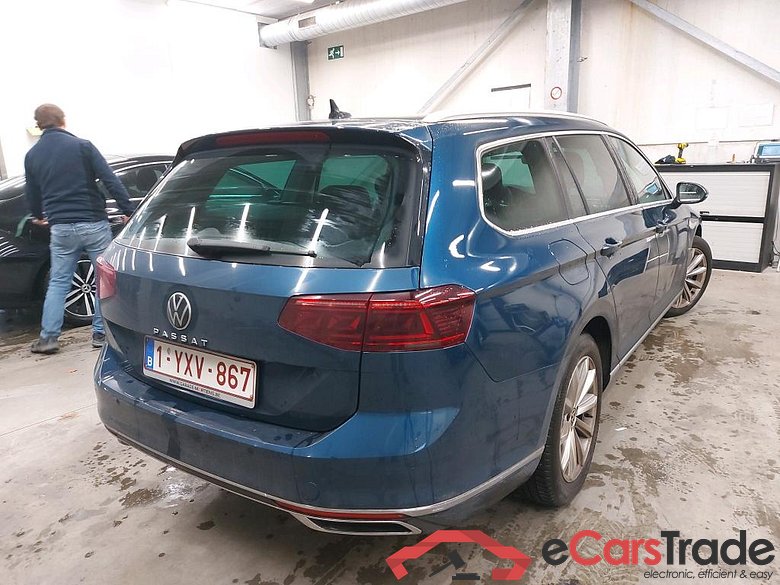 VOLKSWAGEN - VW  PASSAT VARIANT TDI 122PK DSG Elegance Business With Nappa Seats & Matrix LED & Towing Hook #2