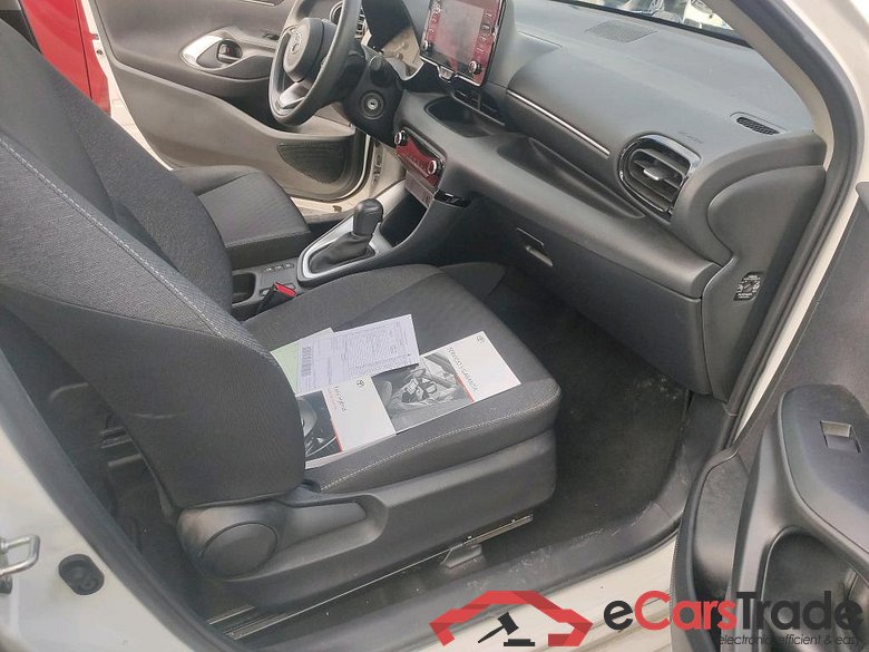 TOYOTA Yaris / 2020 / 5P / berlina con portón 1.5 120H Business Plus #6