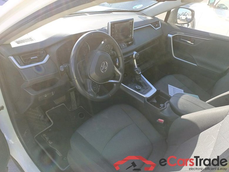 TOYOTA Rav4 / 2018 / 5P / todoterreno 2.5l 220H Advance 4WD #3