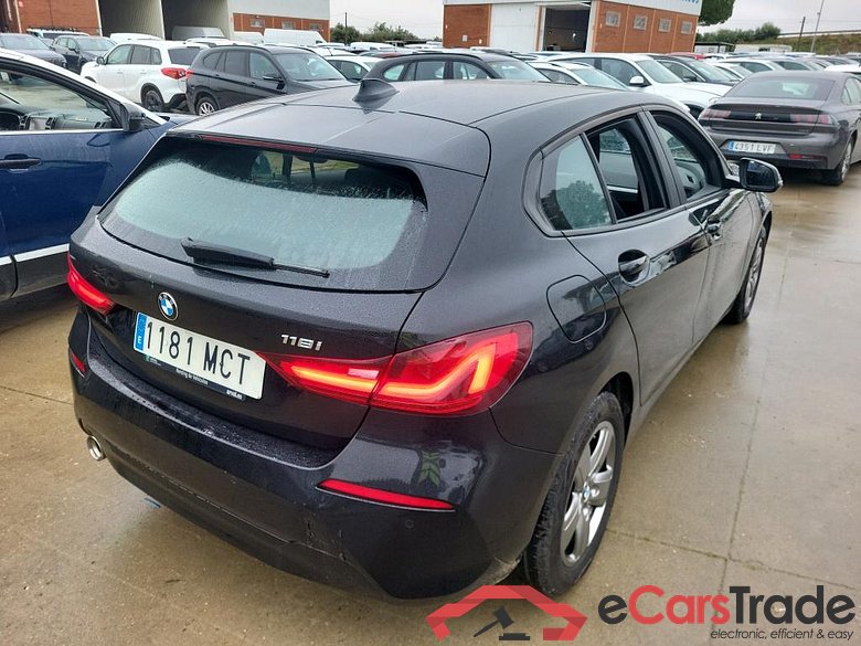 BMW Serie 1 / 2019 / 5P / berlina con portón 118i #2