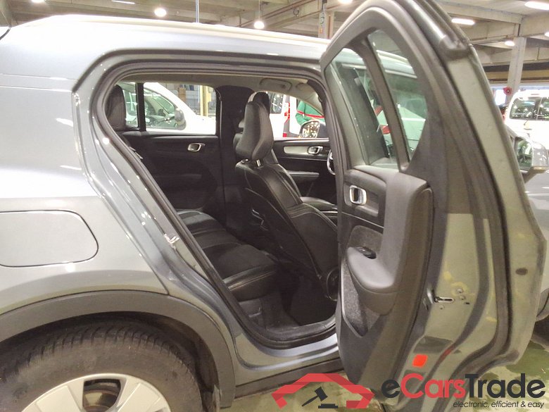 VOLVO XC40 DIESEL 2.0 D3 Momentum (EU6d-TEMP) STOCK #5