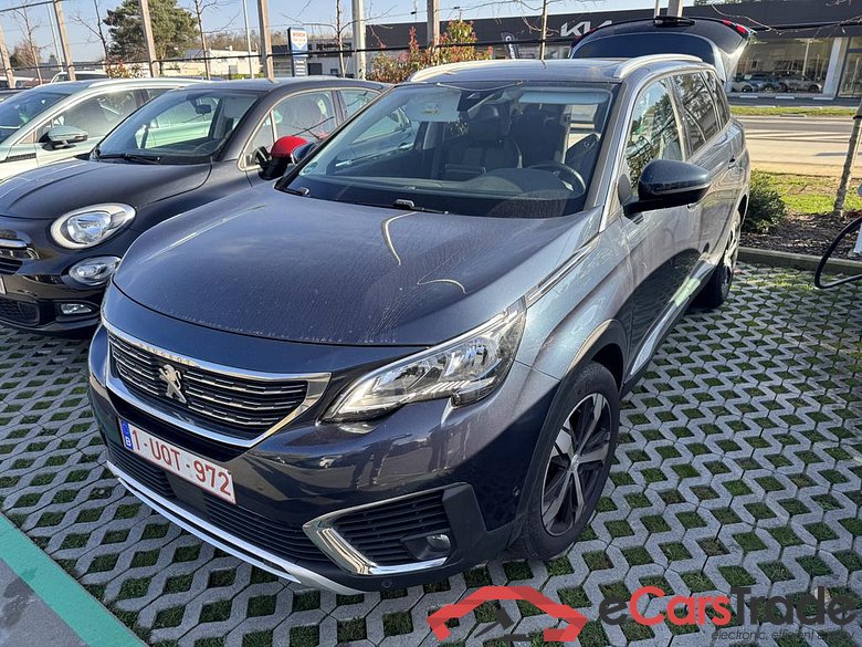 PEUGEOT 5008 1.2 PureTech Allure #1
