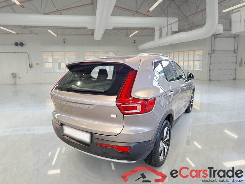 VOLVO XC40 / 2017 / 5P / SUV T5 PLUG-IN HYBRID AUTO RECH INSCRIP EXPR #2