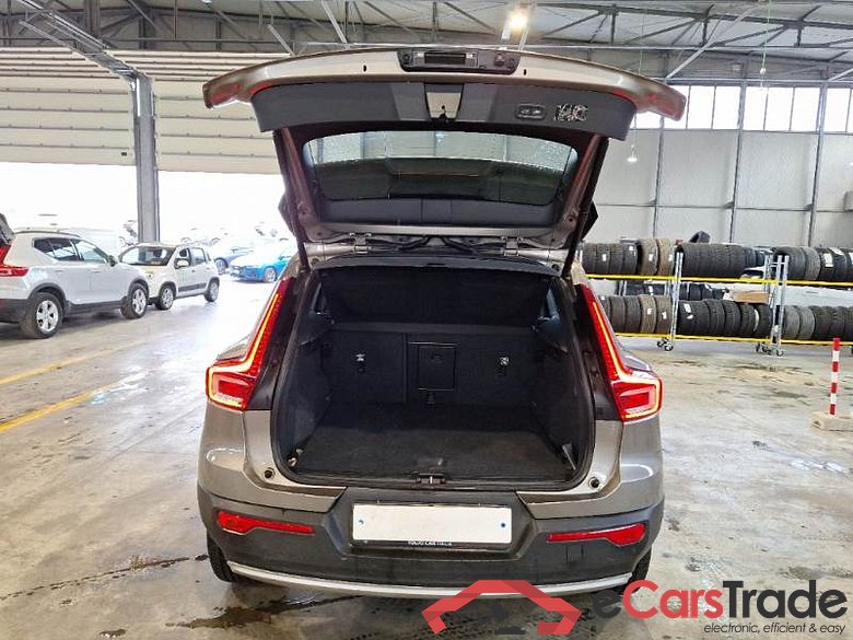 VOLVO XC40 / 2017 / 5P / SUV T5 PLUG-IN HYBRID AUTO RECH INSCRIP EXPR #5