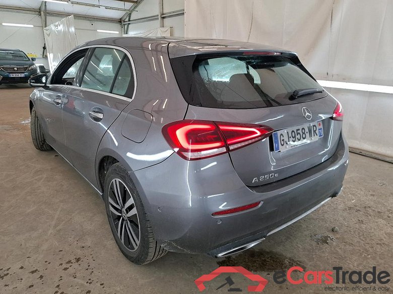 MERCEDES-BENZ Classe A Compact / 2018 / 5P / Berline A 250 e Progressive Line 8G-DCT #2