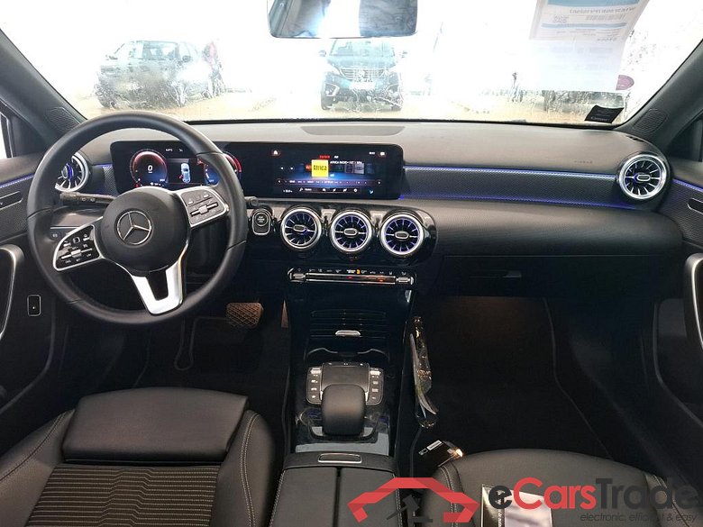 MERCEDES-BENZ Classe A Compact / 2018 / 5P / Berline A 250 e Progressive Line 8G-DCT #5