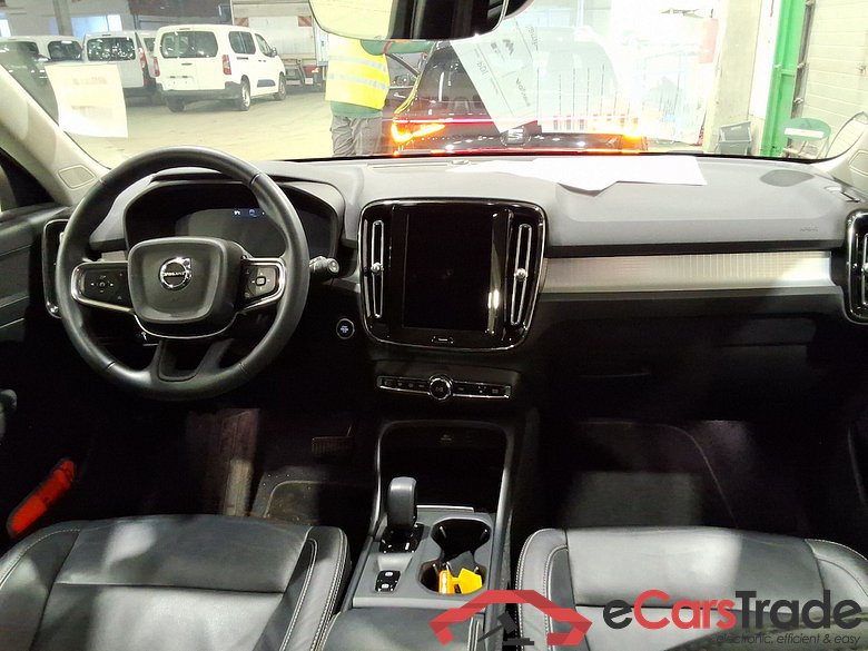 VOLVO XC40 1.5 T2 Momentum Pro Geartronic #6