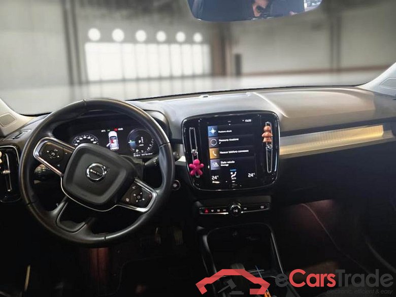 VOLVO XC40 / 2017 / 5P / SUV T5 PLUG-IN HYBRID AUTO RECH INSCRIP EXPR #3