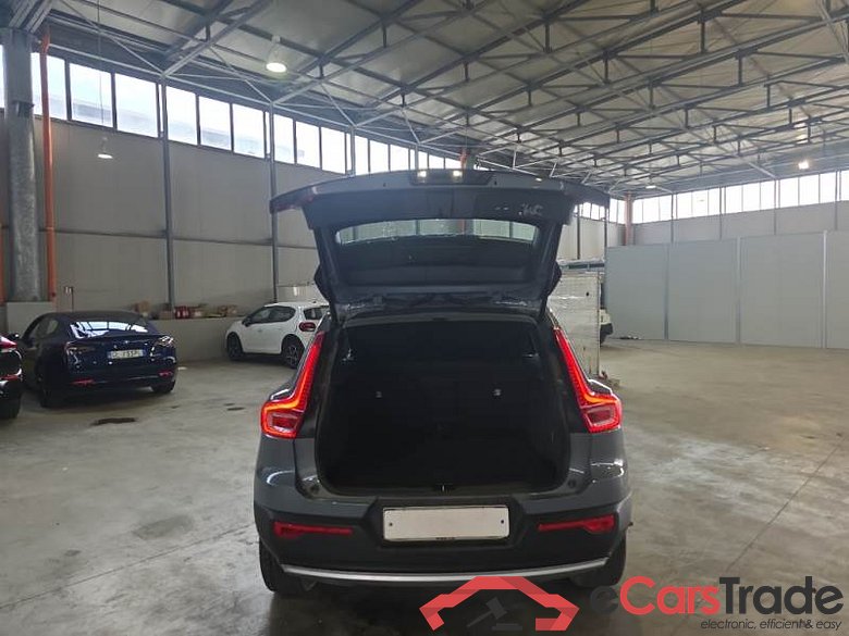 VOLVO XC40 / 2017 / 5P / SUV T5 PLUG-IN HYBRID AUTO RECH INSCRIP EXPR #5