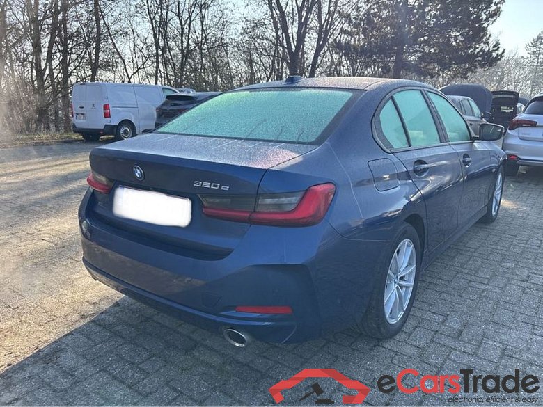 BMW 320e Plug-In Hybrid Aut. LED-Xenon LC-Pro Navi KeylessGo Camera Klima PDC ... #3