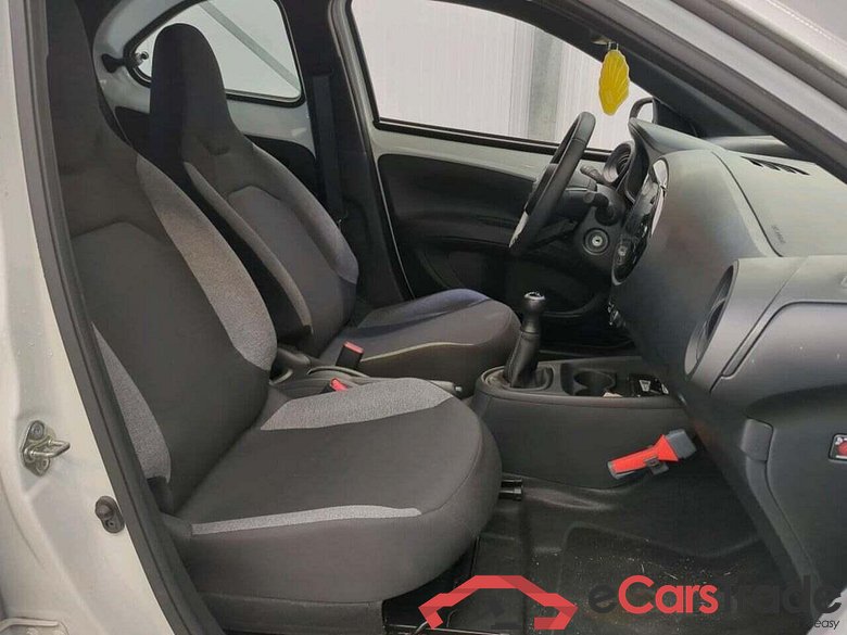 TOYOTA Aygo X 1.0 VVT-i MT Play #6