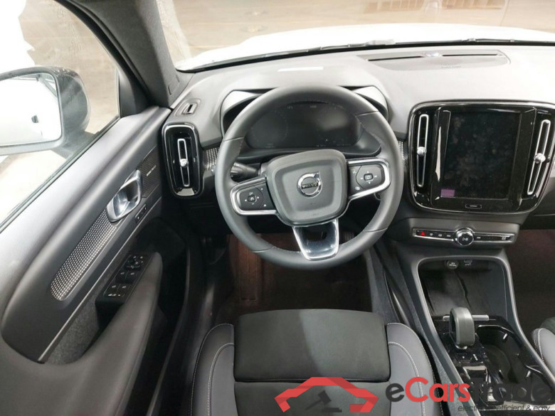 Volvo XC40 T2 Plus Dark Design Aut. 5d #3