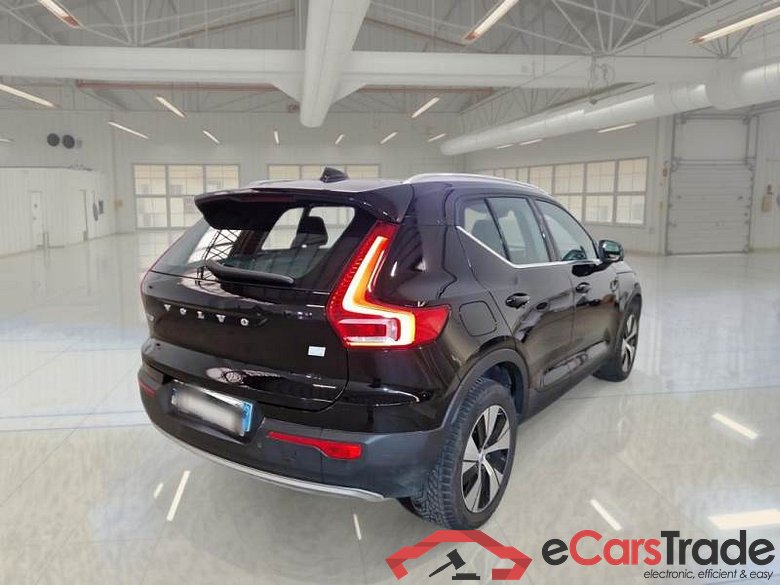 VOLVO XC40 / 2017 / 5P / SUV T4 PLUG-IN HYBRID AUTO RECH INSCRIP EXPR #2