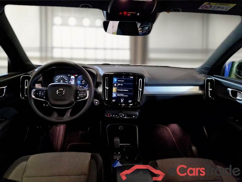 VOLVO XC40 / 2017 / 5P / SUV T4 PLUG-IN HYBRID AUTO RECH INSCRIP EXPR #3