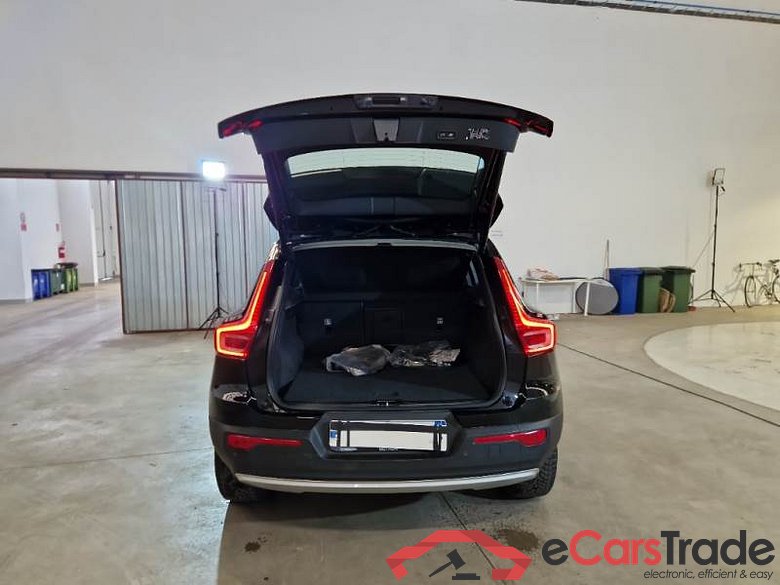 VOLVO XC40 / 2017 / 5P / SUV T4 PLUG-IN HYBRID AUTO RECH INSCRIP EXPR #5