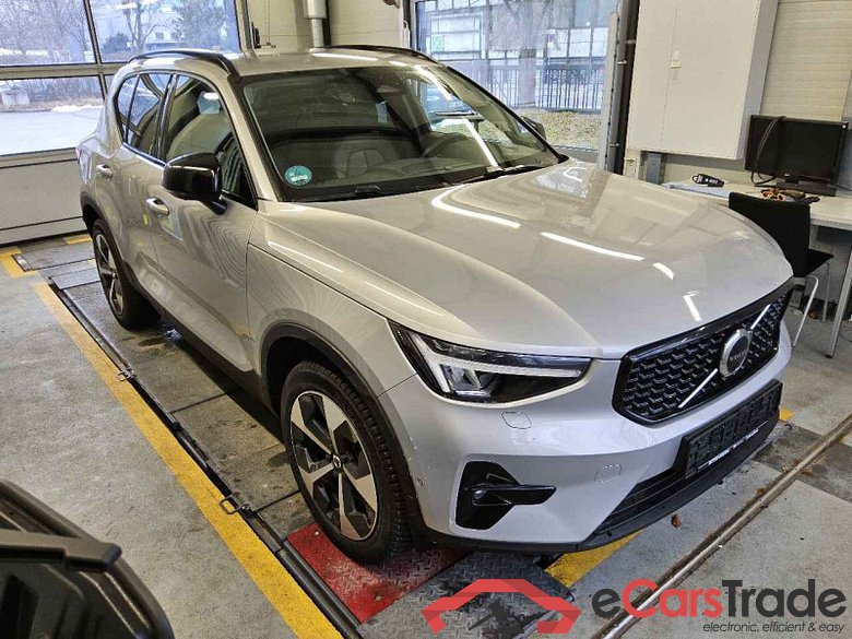Volvo XC40 (2017->) DE - SUV5 B4 2WD EU6d, Plus Dark (EURO 6d), (Facelift) 2022 - 2024 #2