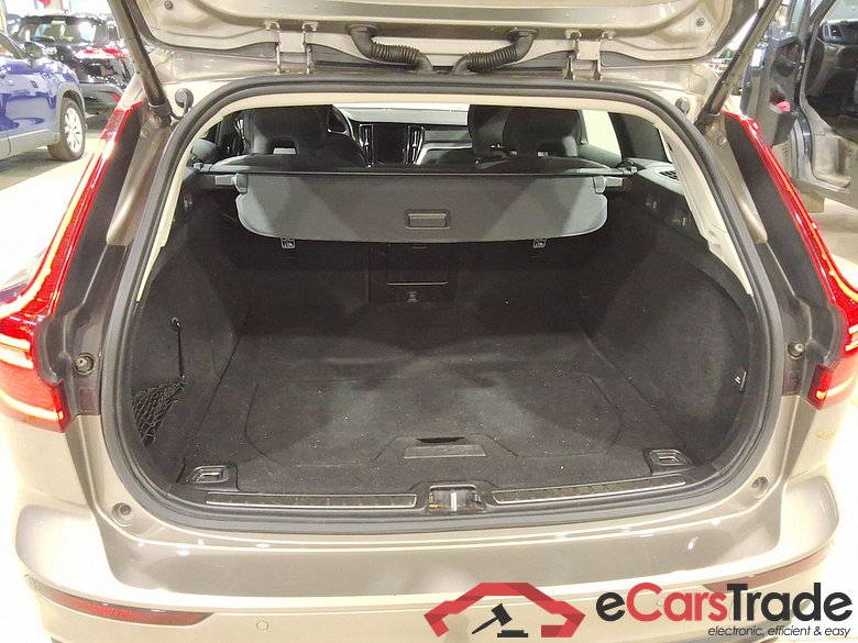 VOLVO V60 2.0 B3 MHEV MOMENTUM PRO DCT #3