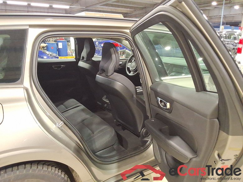 VOLVO V60 2.0 B3 MHEV MOMENTUM PRO DCT #5