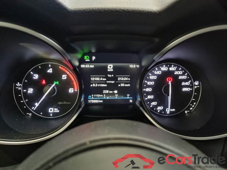 ALFA ROMEO STELVIO / 2017 / 5P / SUV 2.2 TURBO DIESEL 160CV BUSINESS AT8 RWD #4