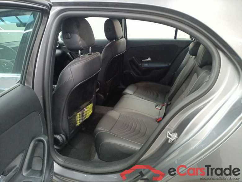 MERCEDES CLASSE A DIESEL (W177) A 180 d Business Solution 5d #3